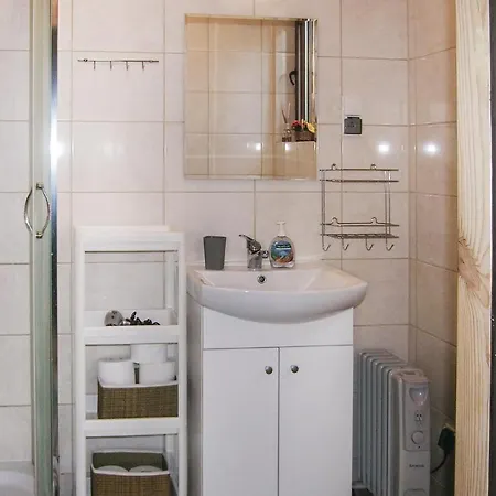 בית נופש Stunning In Ostrda With 2 Bedrooms And Wifi
