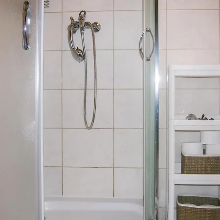 בית נופש Stunning In Ostrda With 2 Bedrooms And Wifi