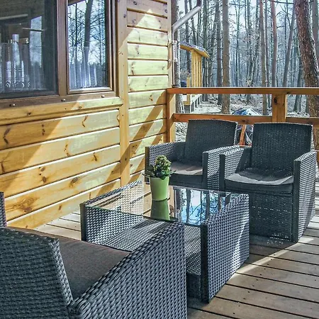בית נופש Stunning In Ostrda With 2 Bedrooms And Wifi *