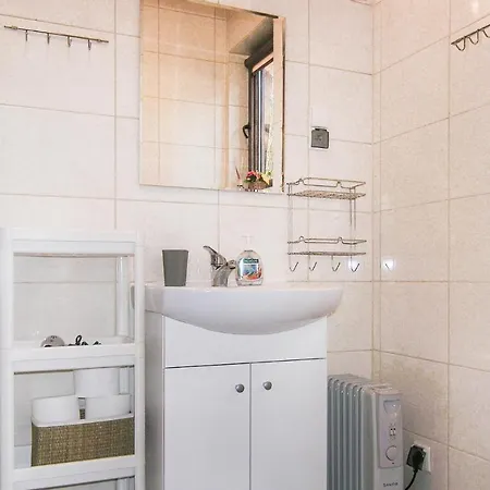 Stunning In Ostrda With 2 Bedrooms And Wifi